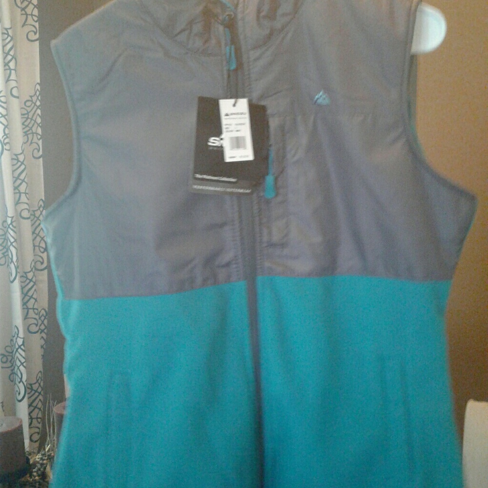 NWT,   Snozu fleece VEST , size large
