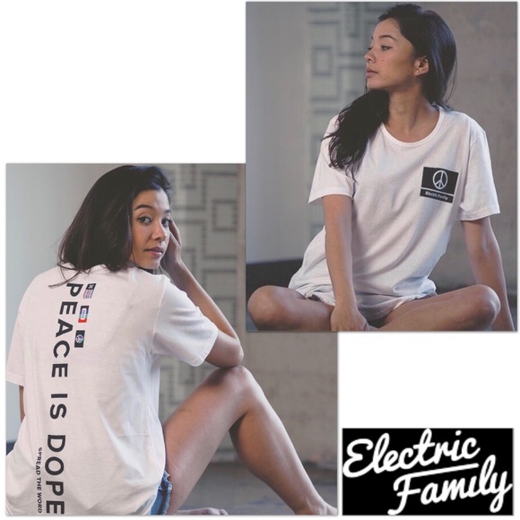 ⭐️⭐️⭐️⭐️⭐️ Last 1! PEACE IS DOPE scoop tee 🆕 - Picture 3 of 8