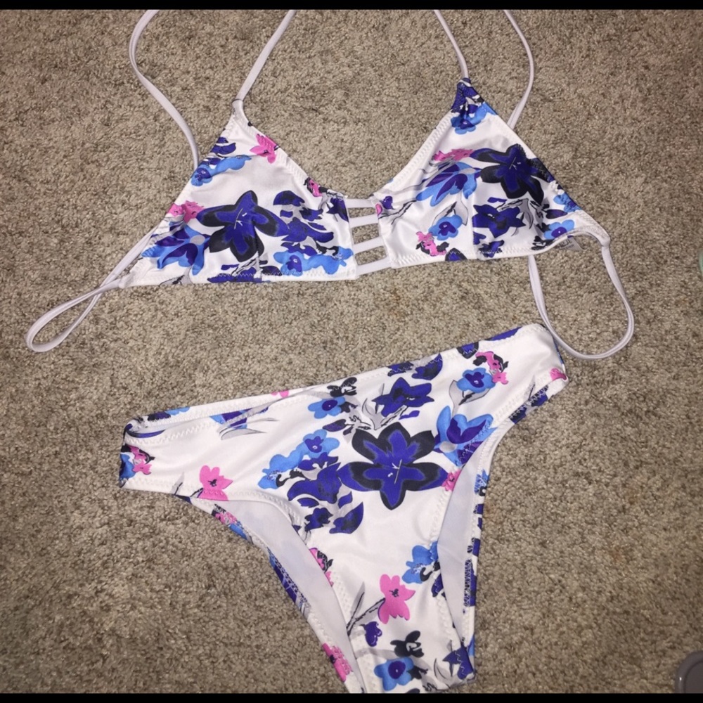 bikini - Picture 1 of 1