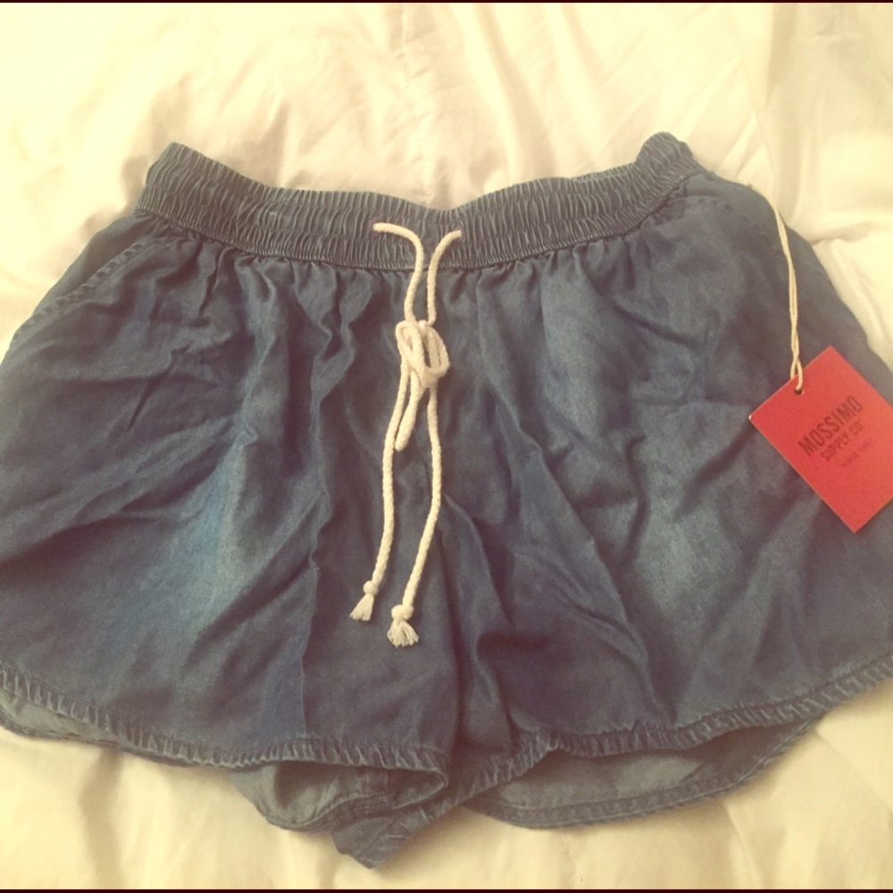Drawstring pull on casual shorts!
