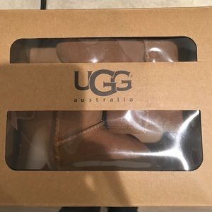 Ugg baby booties Size 2-3 (6-12m) BRAND NEW IN BOX
