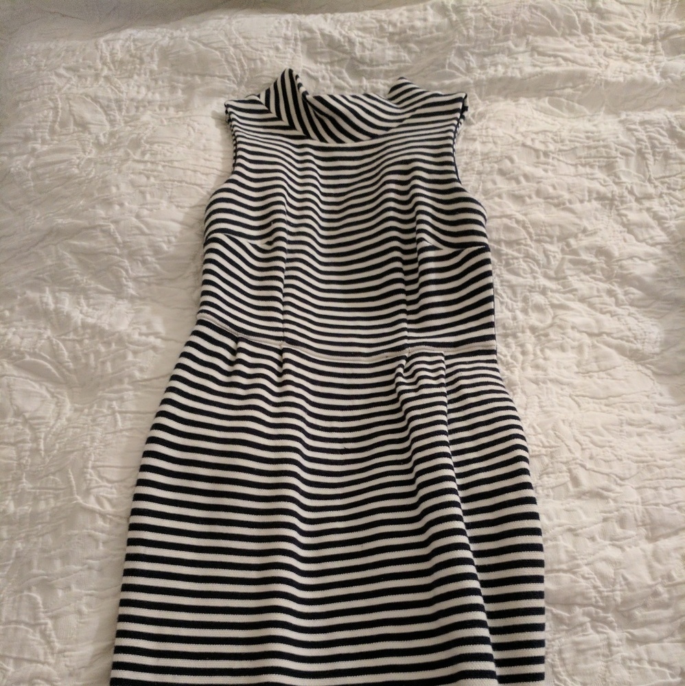 Sleeve less dress