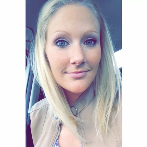 Meet your Posher, Allie - Picture 1 of 1