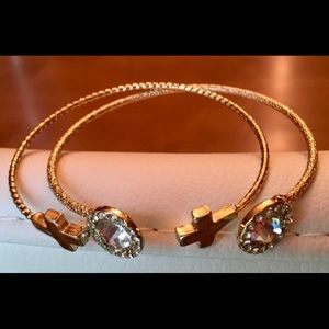 🎉🎉HOST PICK🎉🎉BANGLES Lovely Crosses & Crystals