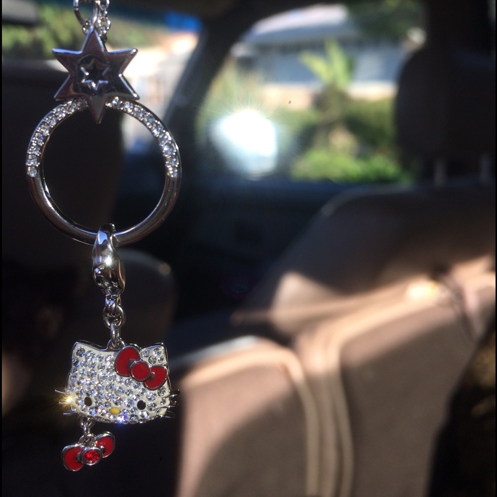 Hello kitty necklace