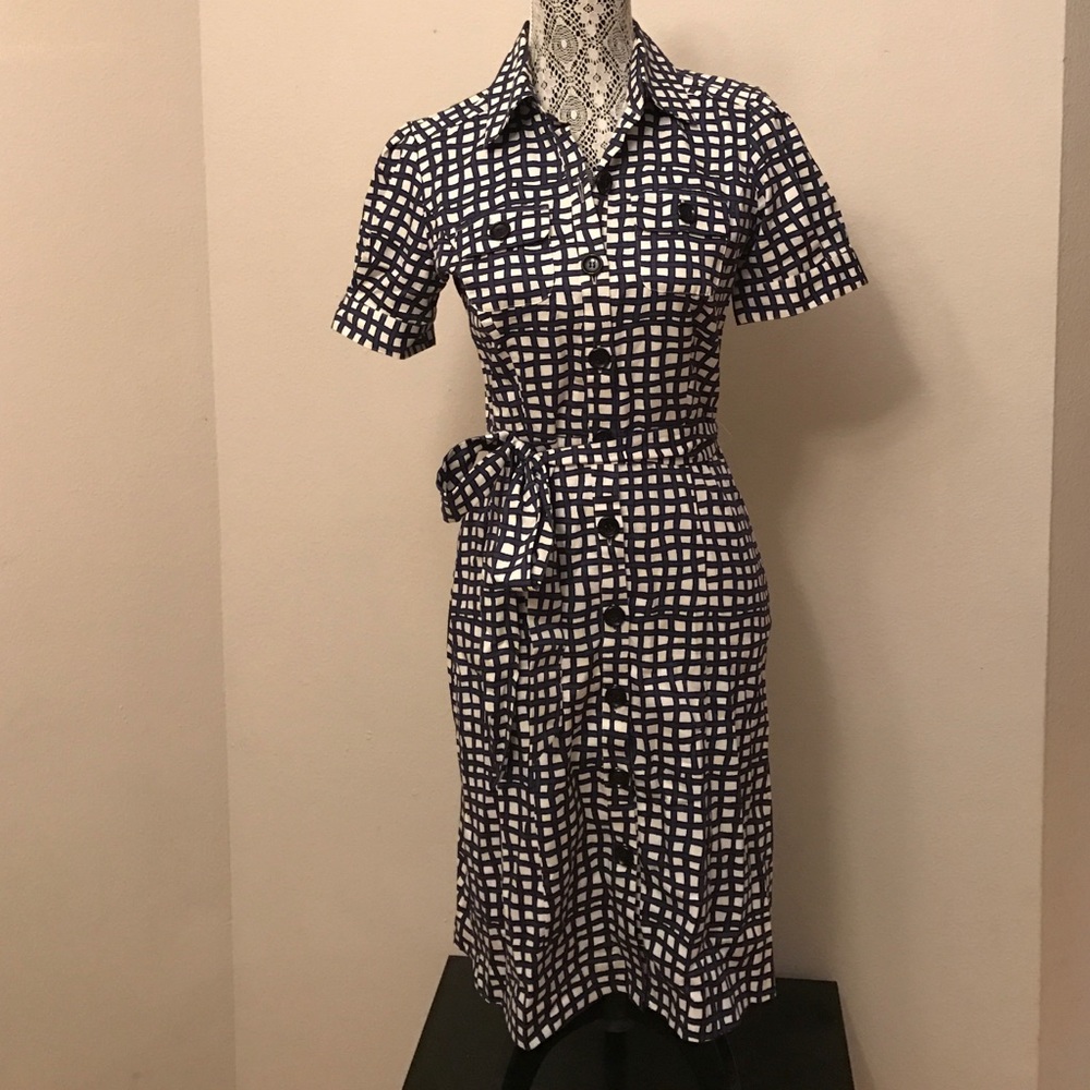 Button front dress. Blue-black-white.