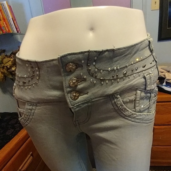 🌟NWT🌟 La Bonita Crop Jean - Picture 3 of 8