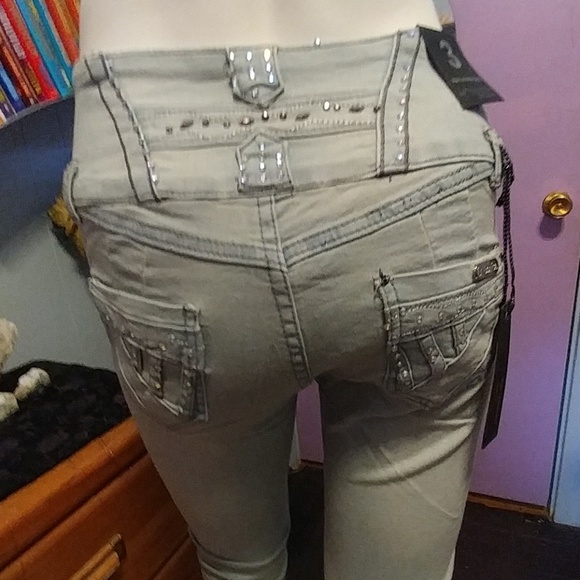 🌟NWT🌟 La Bonita Crop Jean - Picture 4 of 8