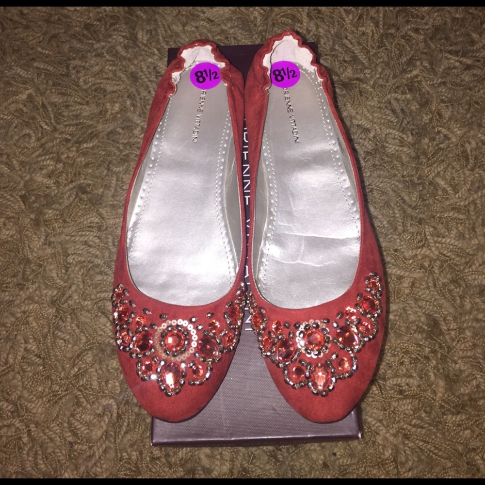 TWO SIZES AVAILABLE NEW Adrienne Vittadini flatS