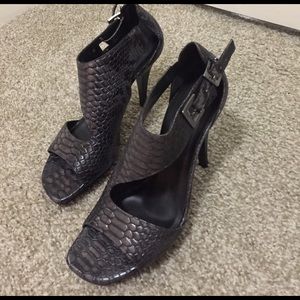 Donald J Pliner pumps