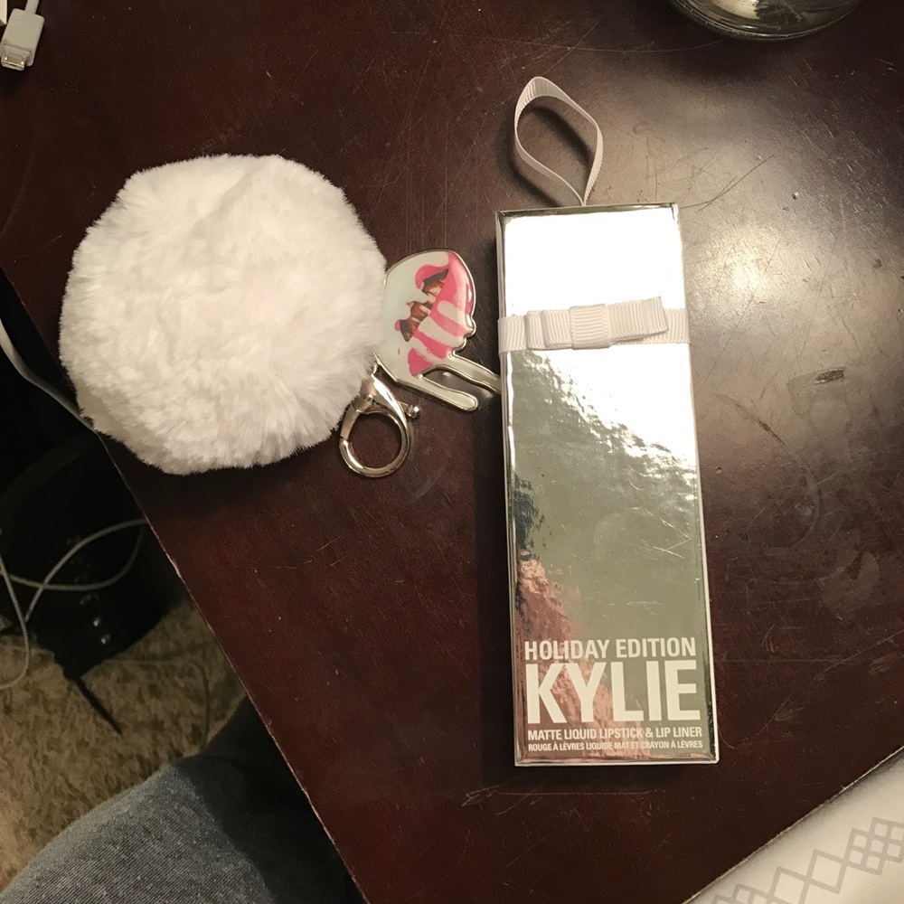Kylie Lip Kit: Vixen + FREE bag charm
