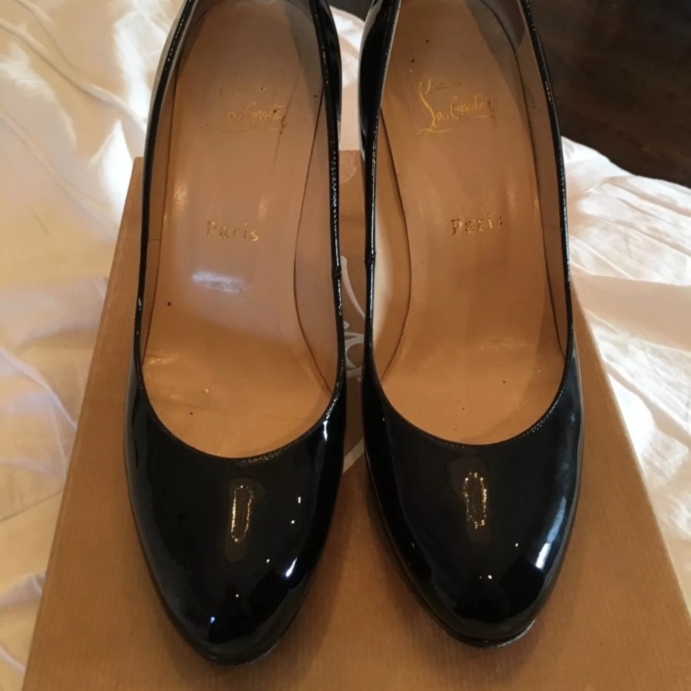 Authentic Christian Louboutin Simple Pump