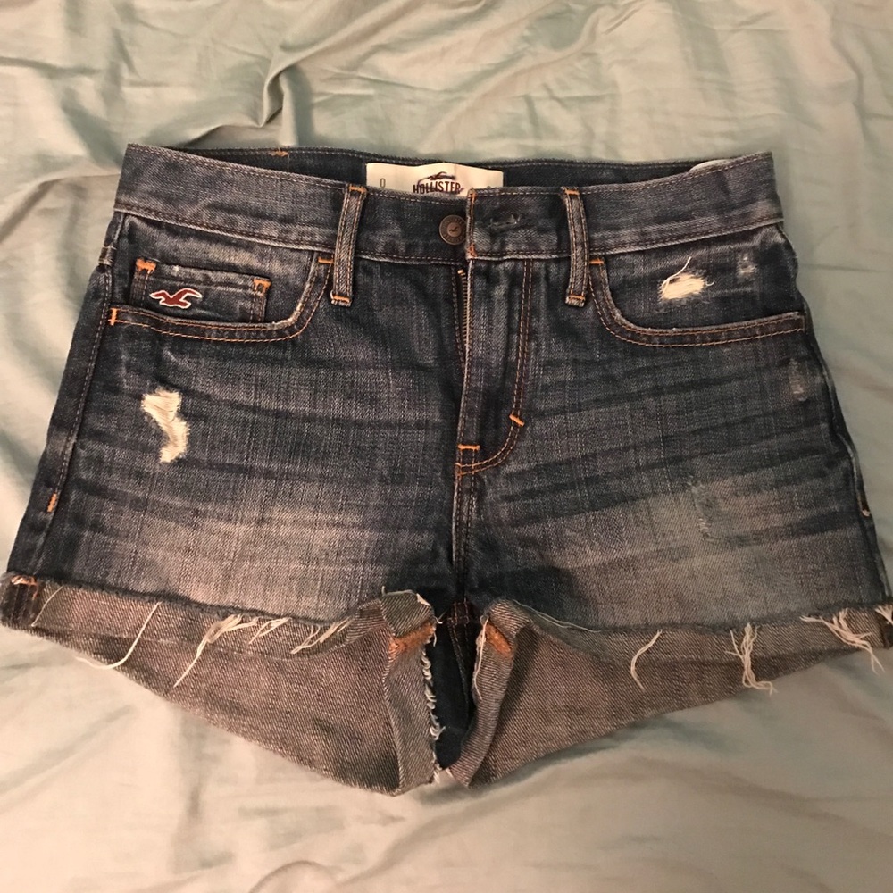 Distressed high waisted Hollister shorts