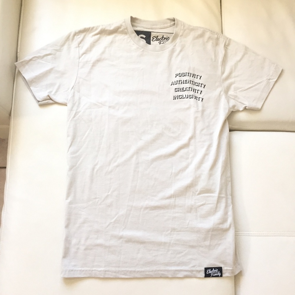 Last 1! ELECTRIC FAMILY Mantra graphic tee small - Picture 5 of 8