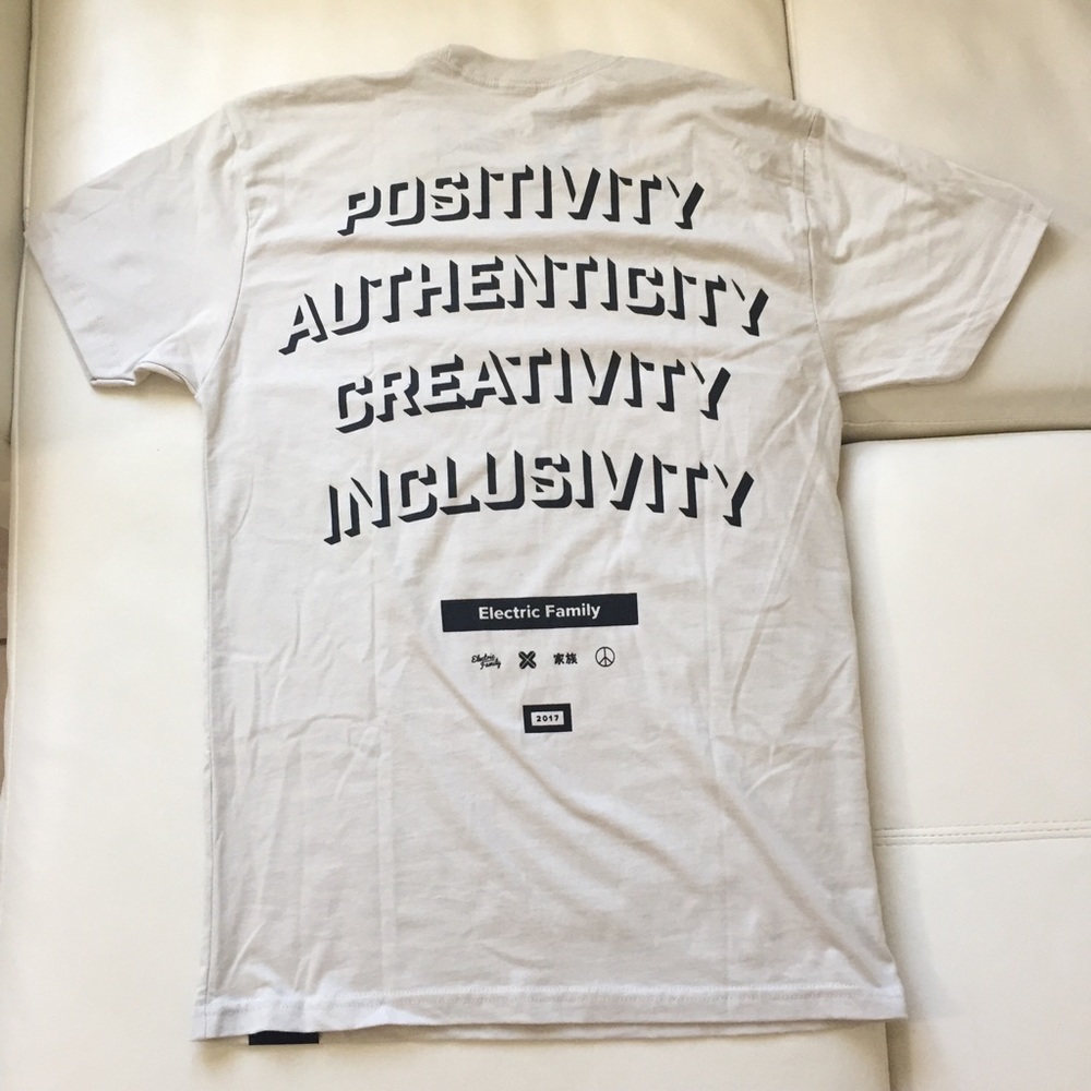 Last 1! ELECTRIC FAMILY Mantra graphic tee small - Picture 6 of 8