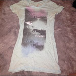 Size xs American eagle tshirt.