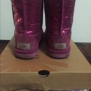 Girls UGG short classic boots