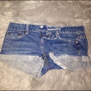 American eagle jean shorts.