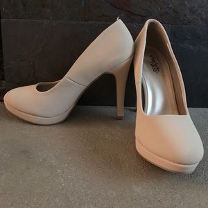 Tan Charlotte Russe Pumps