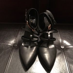 Gucci Ursula T Strap Black Leather