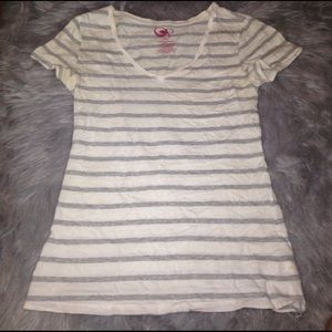 White and gray stripped tshirt.