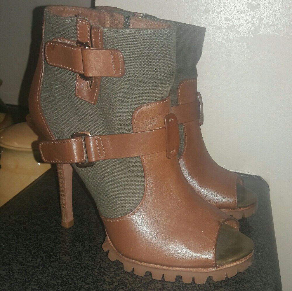 Tory Burch ankle boots (Authentic)