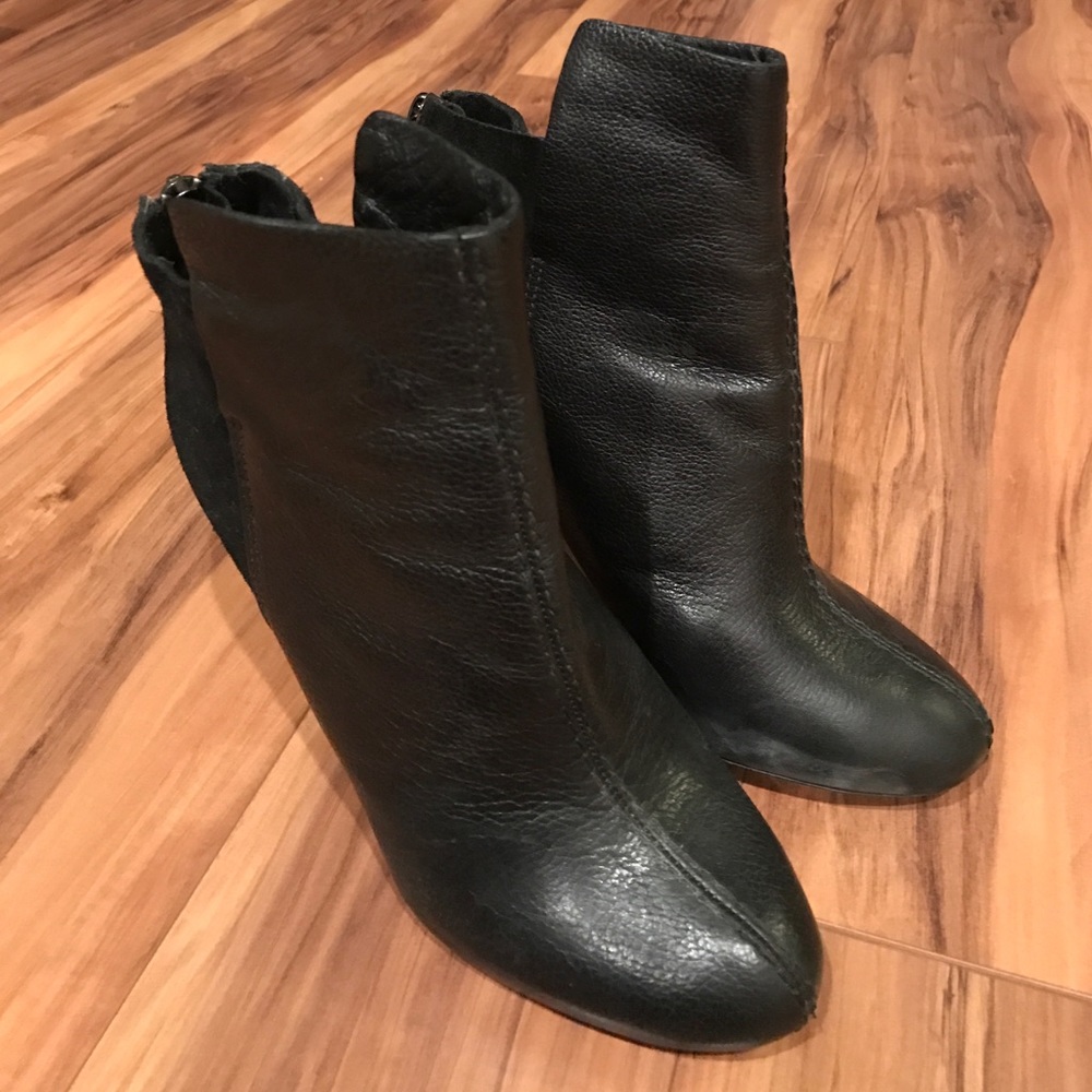 MaxAzria Black Booties High Heeled 37.5 7.5 Bcbg