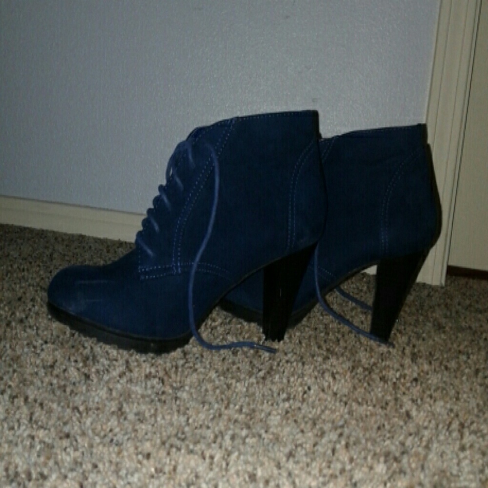 Rialto blue velvet high heels