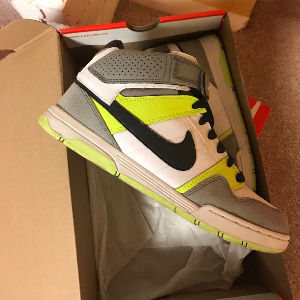 Nike - air trainers