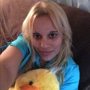 Meet your Posher, Stefanie