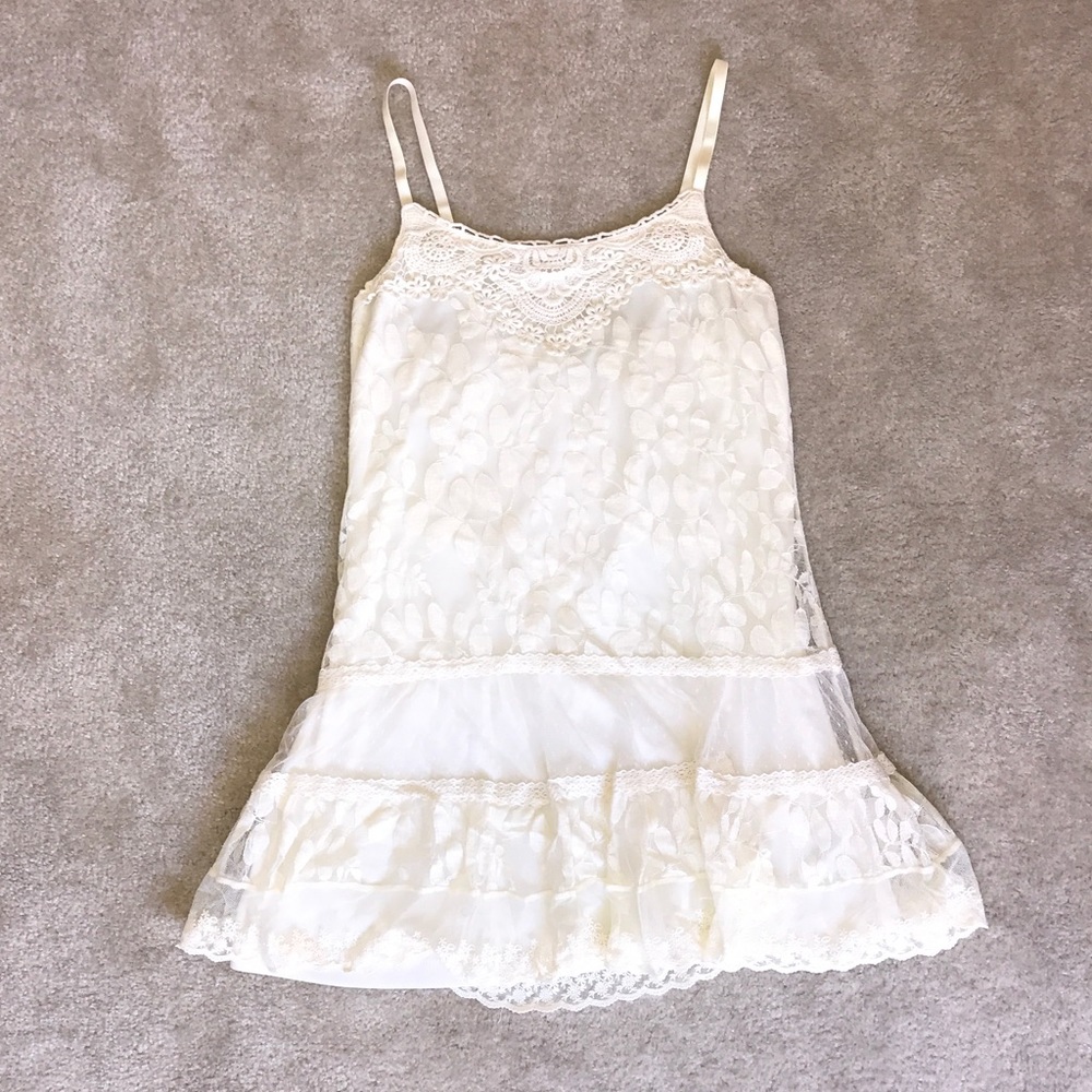 Lace dress in ivory. Size small. Perfect condition
