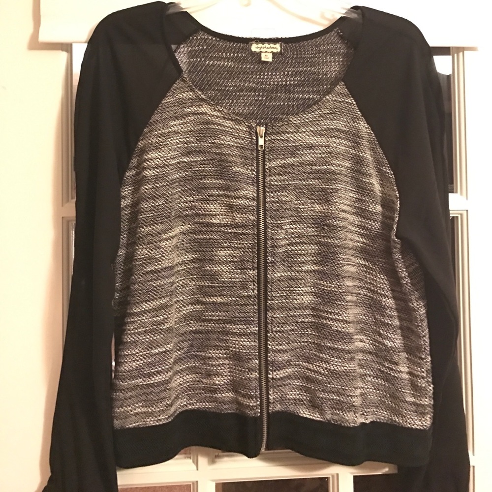 The Buckle Eyeshadow size M zip up silky sleeves