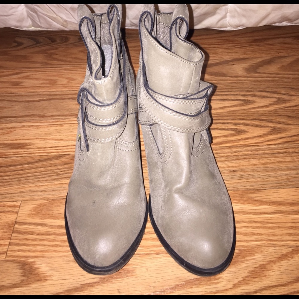 Tan\Taupe colored boots