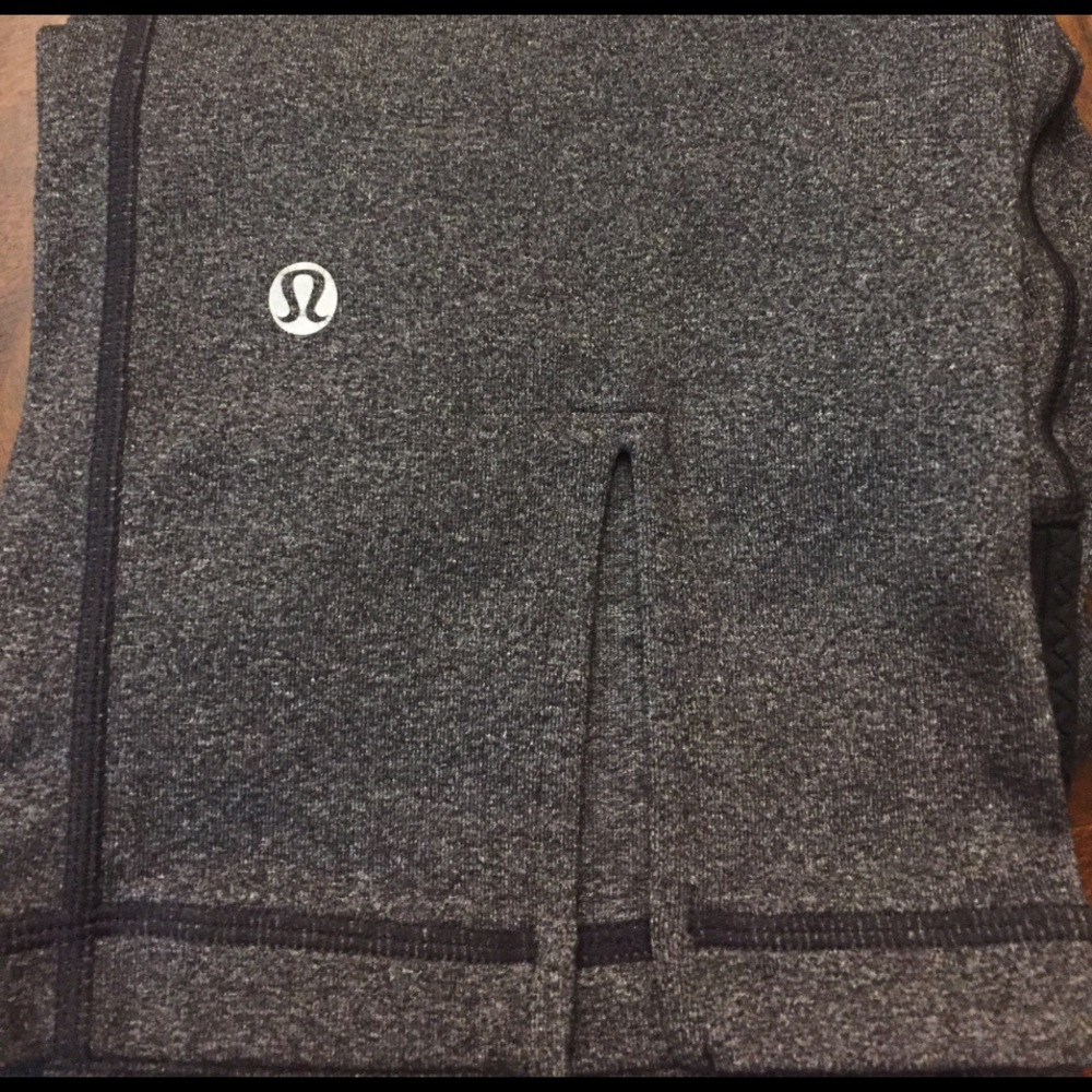 🌷Lululemon Athletica yoga cropped