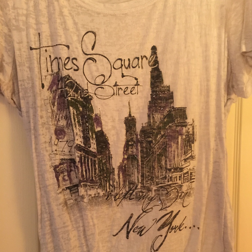 Graphic tee