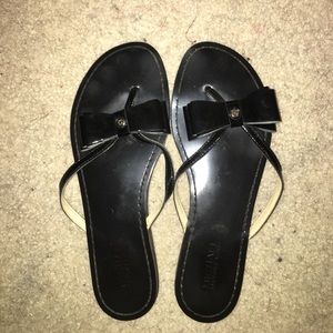 MK black flip flops!