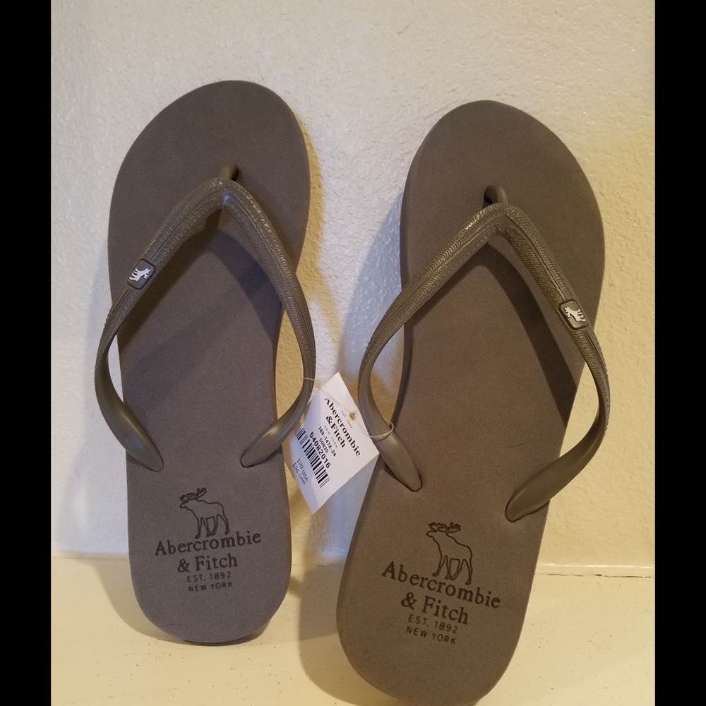 NWT Gray Abercrombie Flip Flops 8