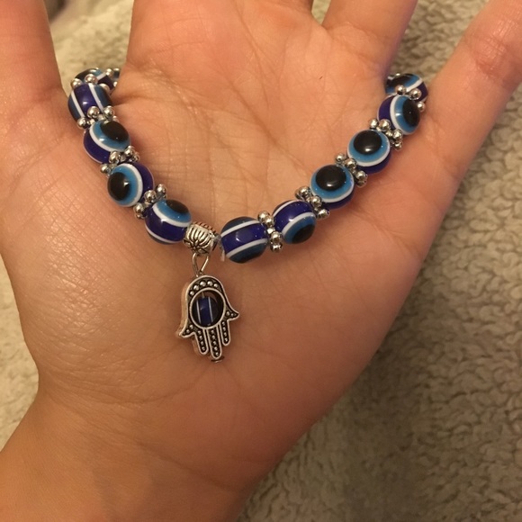 Now available! Beautiful hamsa evil eye bracelet - Picture 6 of 6