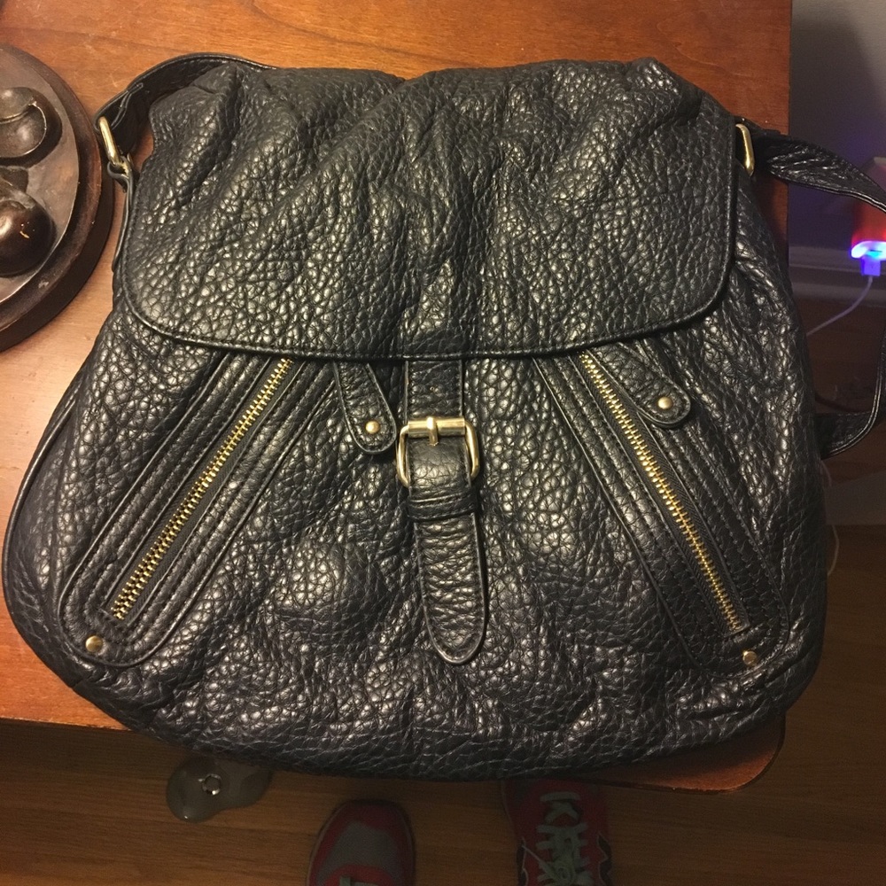Urban outfitters black messenger crossbody