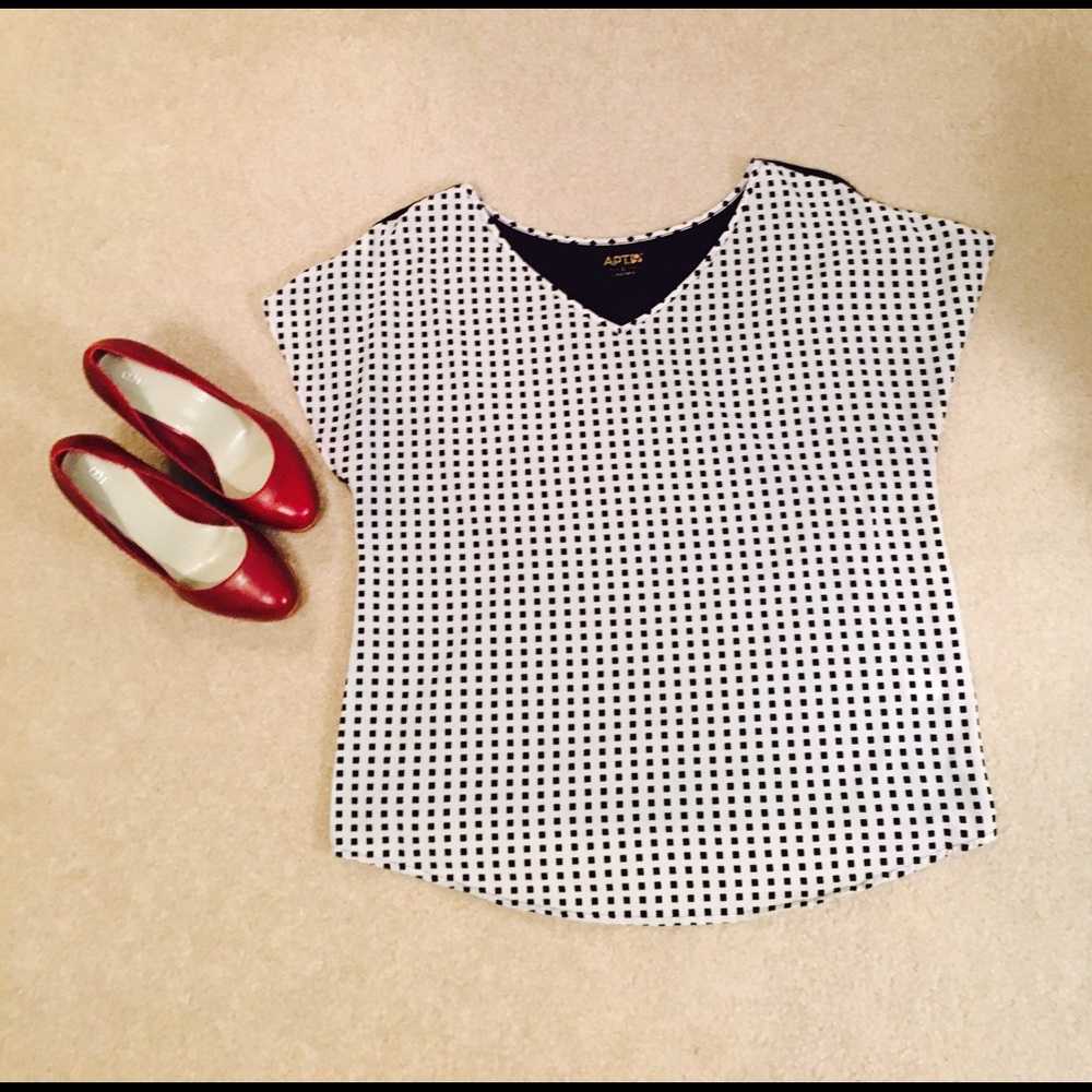 Apt 9- Black & White Short-Sleeved Top-Size L