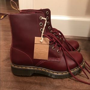 NWT Dr. Martens Pascal Shiraz in maroon