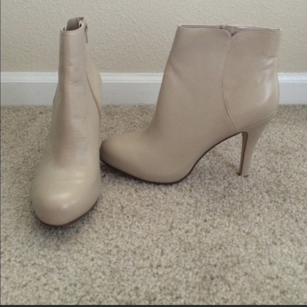 Beautiful bone colored ankle booties!