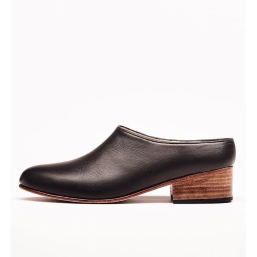 Size 8 Nisolo Sofia slip-on noir