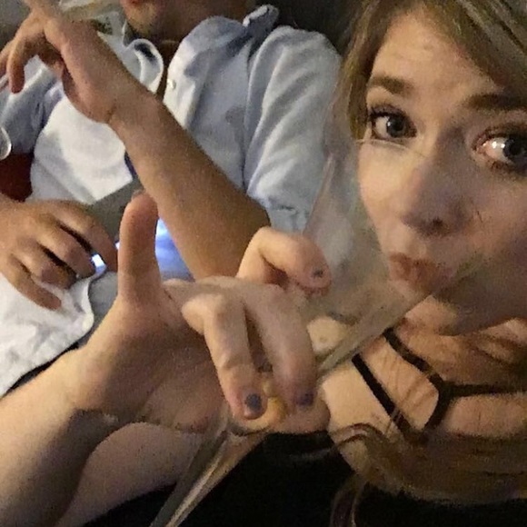 Meet your Posher, Tori - Picture 4 of 5