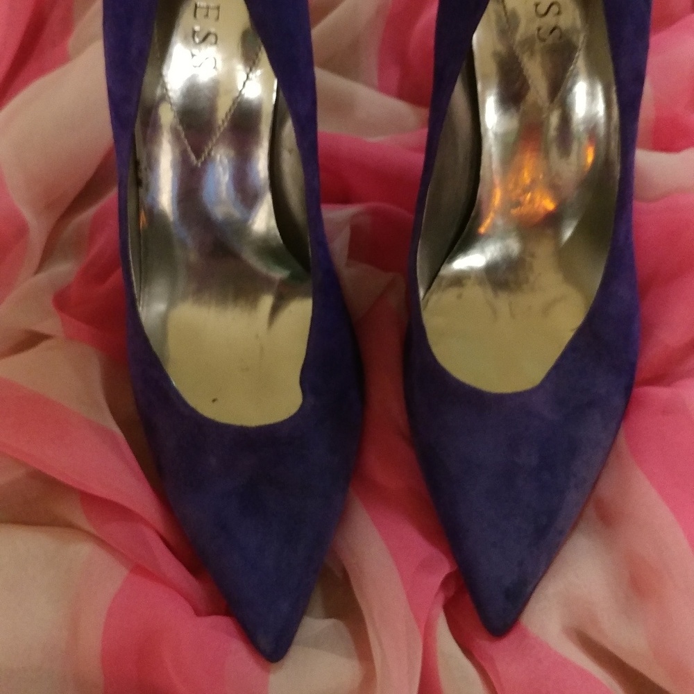 💰SOLD💰Guess blue suede pumps - Picture 2 of 4