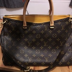 Like new LV Pallas bag