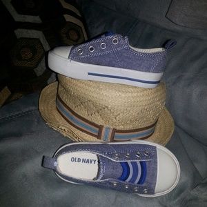 Old Navy Toddler Low Cut Sneakers Size 8