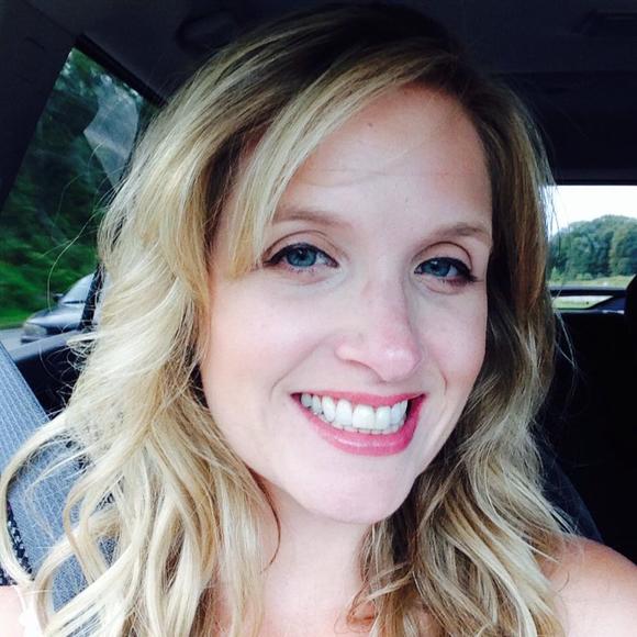 Meet your Posher, Courtney - Picture 1 of 1