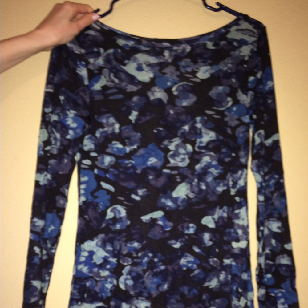 New woman's BCBG long sleeve shirt