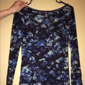 New woman's BCBG long sleeve shirt